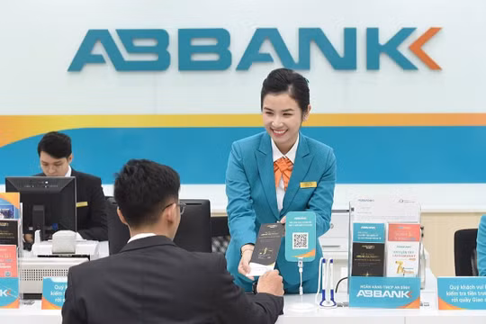 Nợ xấu tăng vọt sau nửa đầu năm, lợi nhuận ABBank 'bốc hơi' 94% trong quý 2