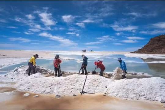 Đức chạy đua với Trung Quốc để khai thác lithium