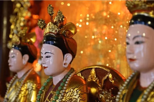 Tam Tòa Thánh Mẫu là vị thần nào? Lễ Tam Tòa Thánh Mẫu có ý nghĩa gì?