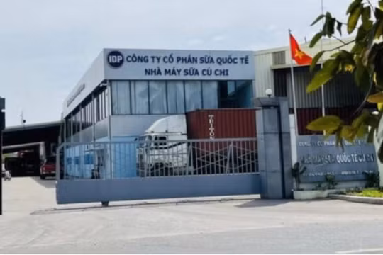 Sữa Quốc tế (IDP) phải phát hành 500 tỷ cổ phiếu để trả nợ, giá IDP vẫn vụt tăng khi quỹ ngoại rót vốn