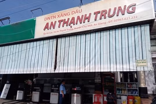 Bán xăng đắt hơn 450 đồng/lít so với quy định, chủ “cây” xăng ở An Giang bị phạt 7,5 triệu đồng