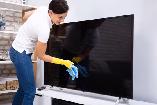 Những điều không nên làm với TV nhà bạn