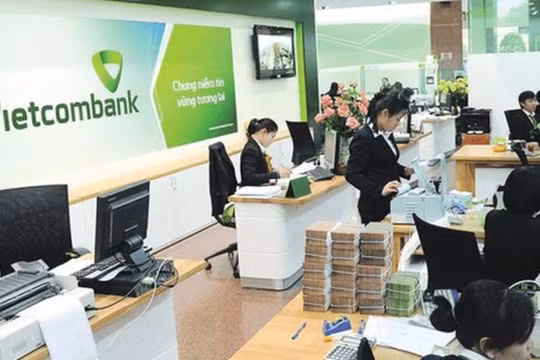 Chứng khoán 25/7: Vietcombank giúp VN-Index thoát cảnh “đỏ lửa”