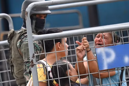 Hơn 90 quản giáo bị tù nhân bắt làm con tin ở Ecuador