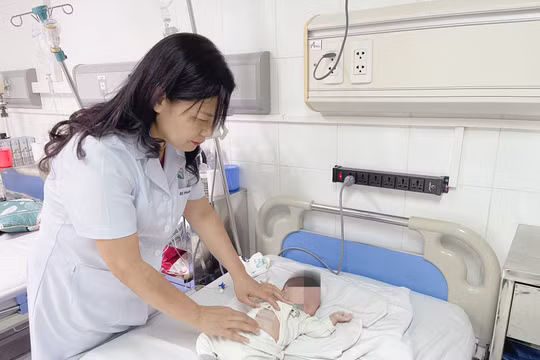 Cháu bé sinh non chưa tới 1kg bị thủng ruột được cứu sống