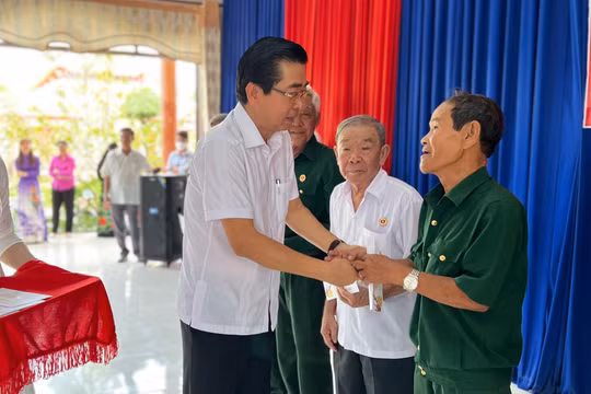 Phó Trưởng ban Thường trực Ban Nội chính Trung ương Võ Văn Dũng viếng Đền thờ Bác Hồ tại Bạc Liêu