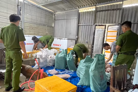 Thừa Thiên Huế: Phát hiện 1 tấn thực phẩm nhập lậu từ Nga, Ấn Độ, về bán cho các nhà hàng tiệc cưới