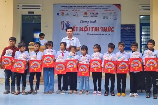 TTXVN tổ chức chương trình “Kết nối tri thức” cho học sinh dân tộc thiểu số