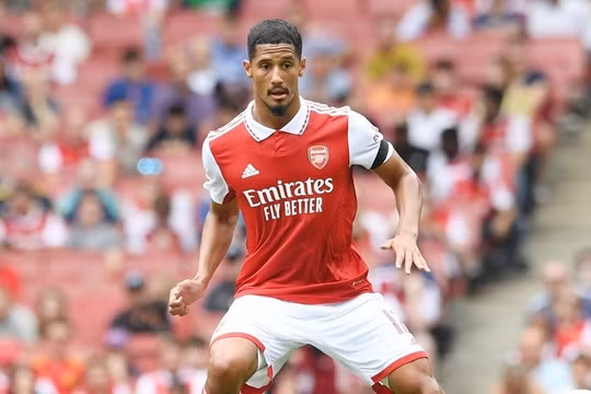 Arsenal gặp thử thách lớn trong cuộc đua vô địch Ngoại hạng Anh