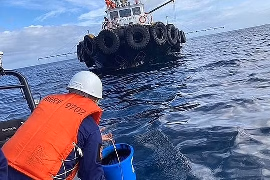 Philippines cấm đánh bắt cá sau vụ tràn dầu nghiêm trọng