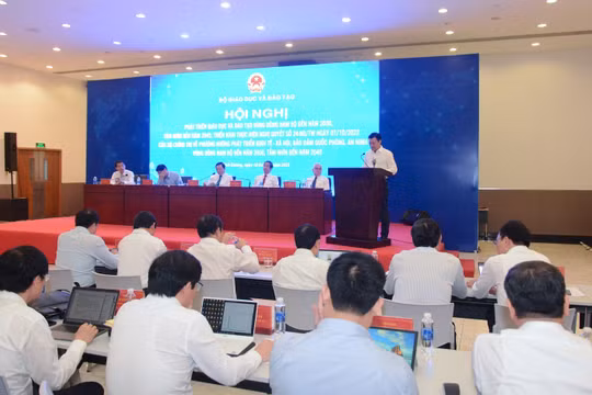 Kiến nghị xem xét không tinh giản biên chế giáo viên!