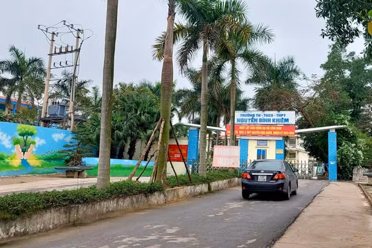 Quảng Ninh: Giải pháp đảm bảo ATGT trước cổng trường THPT Nguyễn Bỉnh Khiêm