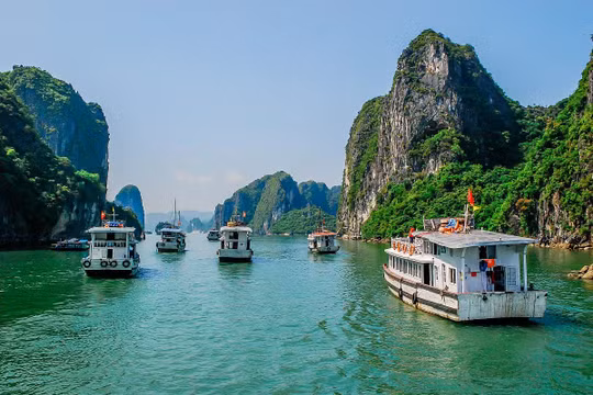 Phát triển Hạ Long thành trung tâm du lịch, dịch vụ mang tầm quốc tế