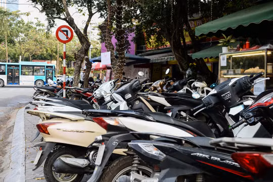 Hà Nội: Sau ra quân vỉa hè nhiều nơi vẫn bị tái lấn chiếm