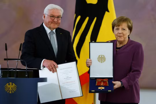 Cựu Thủ tướng Merkel được trao huân chương hàng đầu nước Đức