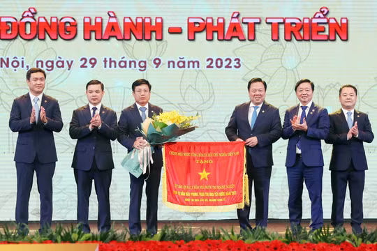 Chính phủ sẽ tạo mọi điều kiện để các doanh nghiệp nhà nước đẩy mạnh chuyển đổi số, chuyển đổi xanh