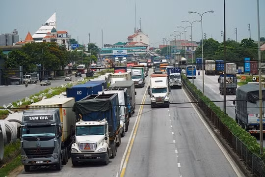 Lắp đặt 4 bộ cân kiểm tra tự động tải trọng phương tiện trên Quốc lộ 5