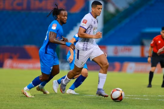 Văn Tùng ghi bàn, Hà Nội FC thoát thua trước Becamex Bình Dương