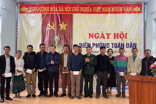 Quảng Bình: Nhiều phần quà ý nghĩa được trao tặng nhân kỷ niệm Ngày hội Biên phòng năm 2023