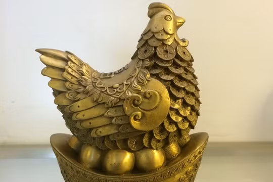 Cách bài trí tượng gà hợp phong thủy gia chủ