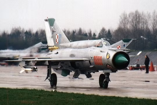 Máy bay MiG-21 đâm vào nhà dân ở Ấn Độ, 3 người thiệt mạng