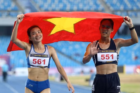 Nguyễn Thị Oanh lập kỳ tích, giành 2 Huy chương Vàng chỉ cách nhau 20 phút