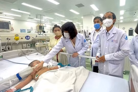 Bệnh tay chân miệng ở TP. Hồ Chí Minh tăng mạnh: Bộ Y tế vào cuộc giám sát