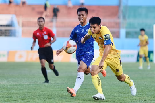 Thắng Khánh Hòa, Hà Nội FC 'phả hơi nóng' vào cuộc đua vô địch V.League 2023