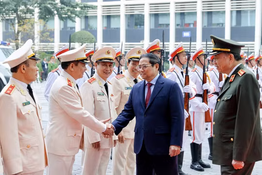 Thủ tướng: Phát triển nguồn nhân lực hậu cần - kỹ thuật CAND có khả năng đi trước, đón đầu