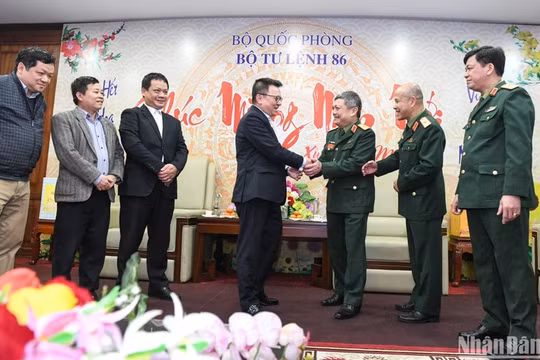 Đồng chí Lê Quốc Minh thăm và chúc Tết Bộ Tư lệnh Tác chiến không gian mạng