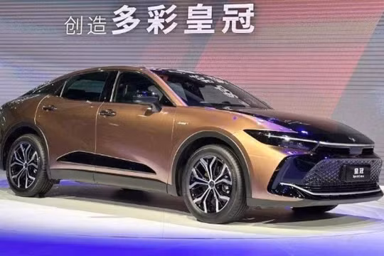 Toyota Crown SportCross trình làng tại Trung Quốc, giá từ 1,26 tỷ đồng