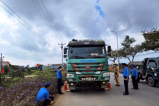 Xử lý 18.000 xe quá tải, phạt tiền hơn 147 tỷ đồng