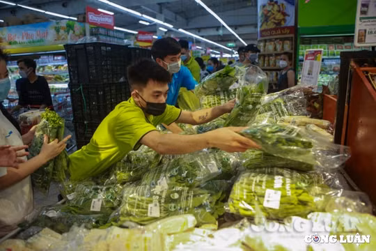 Giá trị hàng hóa phục vụ Tết Nguyên đán Giáp Thìn 2024 tại Hà Nội khoảng 40.900 tỷ đồng