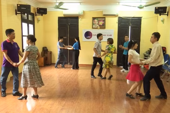 Lớp học khiêu vũ đặc biệt của những người khiếm thị