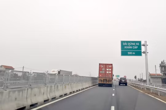 Phó Thủ tướng Trần Hồng Hà chỉ đạo xử lý việc đường cao tốc không có làn dừng khẩn cấp