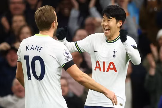 Son Heung-min tỏa sáng, Tottenham vào top 4 Ngoại hạng Anh