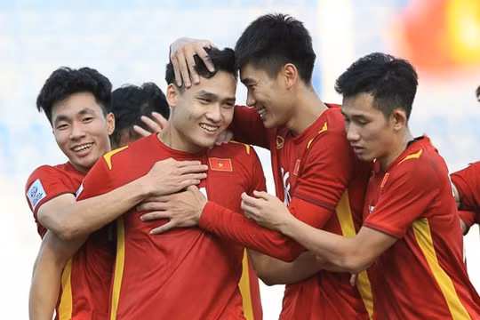 HLV Troussier gọi 40 cầu thủ chuẩn bị cho SEA Games 32