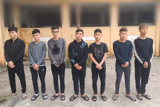 Bắt giữ nhóm thanh niên giải quyết mâu thuẫn bằng "bom xăng"