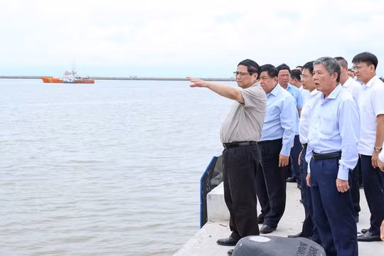 Thủ tướng Phạm Minh Chính: Nghiên cứu xây dựng cảng biển nước sâu cho Trà Vinh