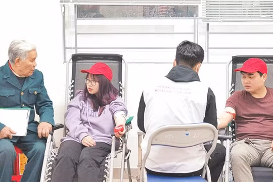 Người cựu chiến binh hơn 20 năm là “sứ giả đỏ” của những người bệnh