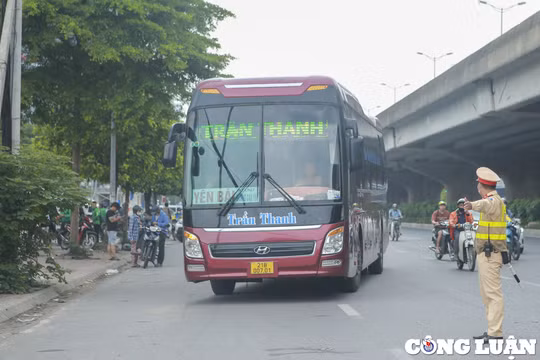 Tăng cường phối hợp tổng kiểm soát xe ô tô kinh doanh vận tải