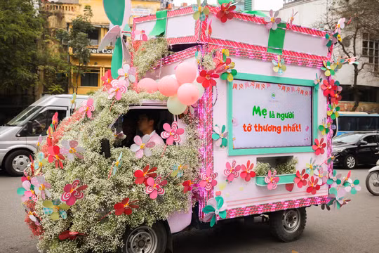 Thông điệp gửi mẹ qua chiếc chong chóng tuổi thơ