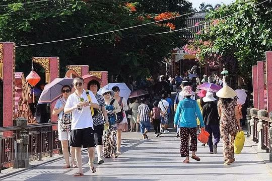 Trung Quốc cho phép các công ty du lịch tổ chức khách theo đoàn vào Việt Nam từ 15/3
