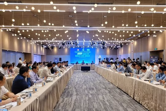 Tháo gỡ khó khăn trong bài toán kinh tế báo chí