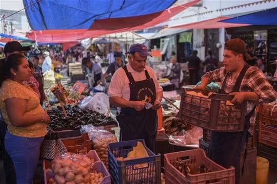 Kinh tế toàn cầu “bốc hơi” cả nghìn tỷ USD do chiến sự Nga - Ukraine