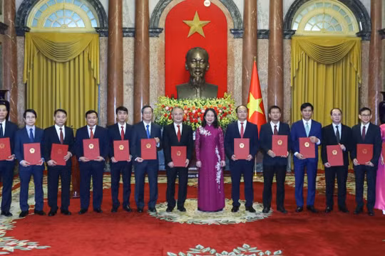 Quyền Chủ tịch nước trao các quyết định bổ nhiệm Đại sứ nước Cộng hòa xã hội chủ nghĩa Việt Nam