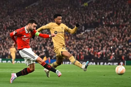 Ngược dòng đánh bại Barca, MU vào vòng 1/8 Europa League