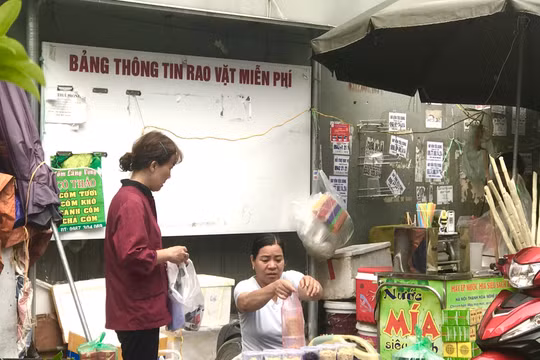 Tết Đoan Ngọ: Các mặt hàng phục vụ ngày Tết tăng giá nhẹ, rượu nếp, bánh tro cháy hàng