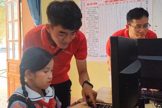 Lào Cai: Đẩy mạnh hỗ trợ đồng bào dân tộc thiểu số ứng dụng công nghệ thông tin