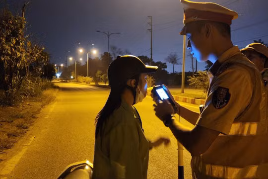 Đi dự sinh nhật, 4 người phụ nữ vi phạm nồng độ cồn